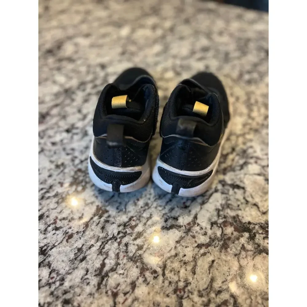 Nike team hustle youth shoes 3.5 black gold white